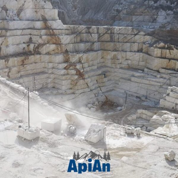 abbattimenti-rocce-con-cariche-esplosive-a Carrara-da-ApiAn