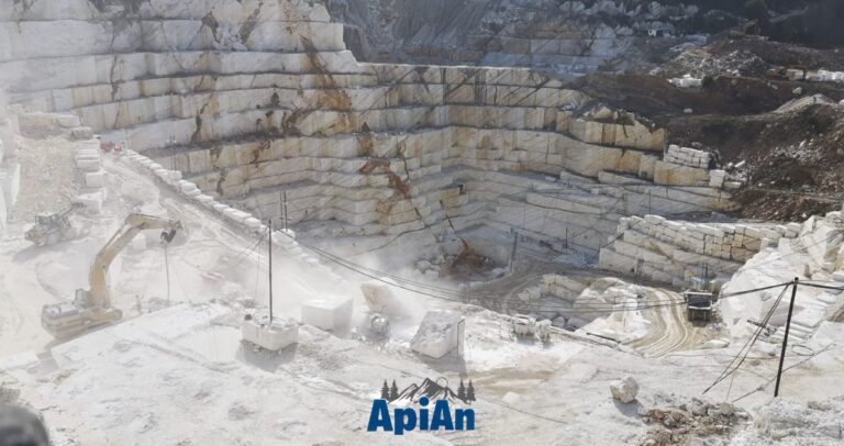 abbattimenti-rocce-con-cariche-esplosive-a Carrara-da-ApiAn